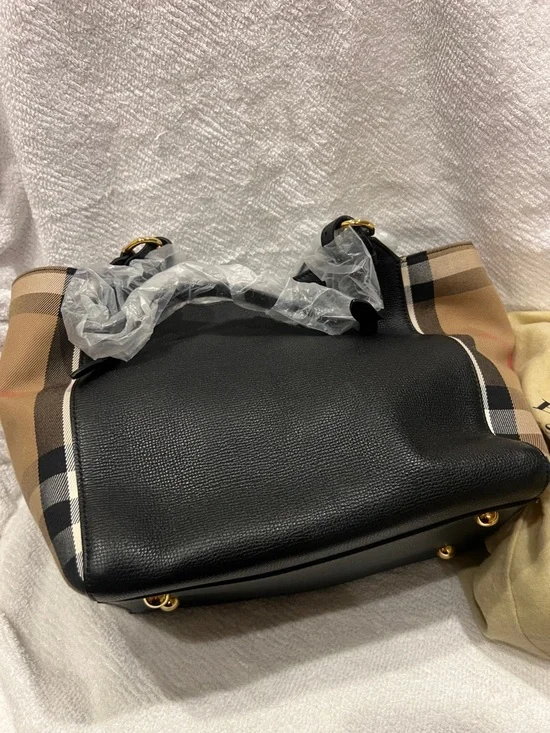 Burberry Black Leather Shoulder Bag with Beige Check Panels - Picture 9 of 15